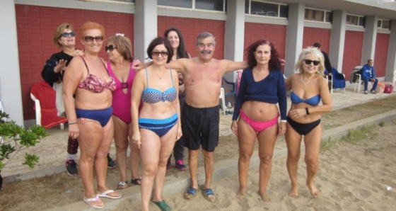 Κέφι και πολλές… βουτιές στο καθιερωμένο αντάμωμα των χειμερινών κολυμβητών Αλεξ/πολης