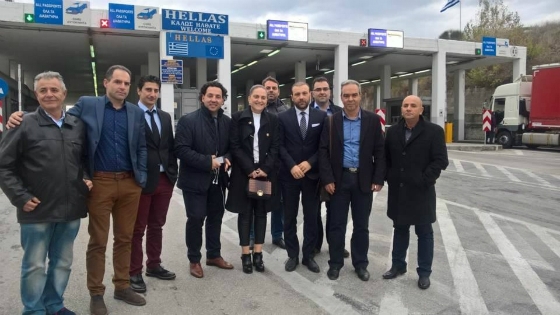 Ο Πρόεδρος της Ομοσπονδίας Εμπορίου και Επιχειρηματικότητας Θράκης κ. Κωνσταντίνος Χατζημιχαήλ συνοδευόμενος από τον Γενικό Γραμματέα της ΟΕΕΘ κ. Αντώνιο Φραντζή στο τελωνείο Κήπων