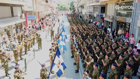Η αποκάλυψη των σημαιών από τη Μεραρχία