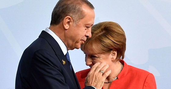 Τουρκικά ΜΜΕ: Ο Ερντογάν θα παραπονεθεί στη Μέρκελ για τον χριστιανικό σταυρό στον Έβρο