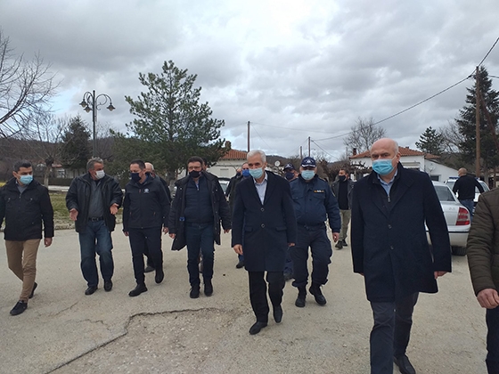 Ο Αναπληρωτής Υπουργός Εσωτερικών Στέλιος Πέτσας στο Δέρειο συνοδευόμενος από τοπικούς φορείς