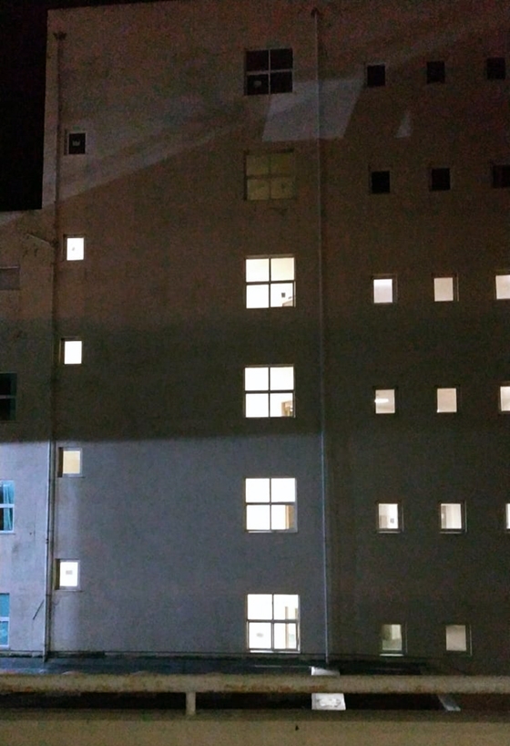 Από αυτό το παράθυρο του 3ου ορόφου αποπειράθηκε να αυτοκτονήσει νεαρή κοπέλα στην Αλεξανδρούπολη