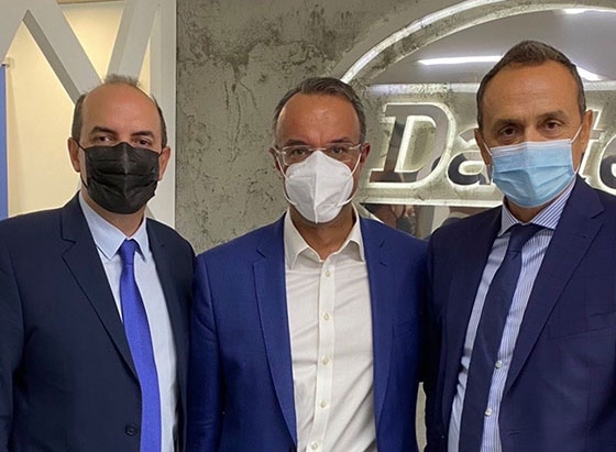 Οι Γιάννης και Βασίλης Δαστερίδης με τον Υπουργό Οικονομικών