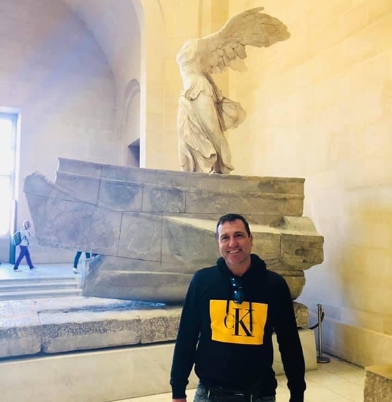 Ο Έλληνας πρωθυπουργός που πρόσφατα, κατά την επίσκεψη στην Γαλλία, παραχώρησε συνέντευξη μπροστά από το καμάρι μας, την Νίκη, έθιξε το θέμα της επιστροφής της Νίκης και της Αφροδίτης;