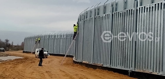 Politico: Η Ελλάδα θέλει να επεκτείνει κατά 80 χιλιόμετρα τον φράχτη του Έβρου