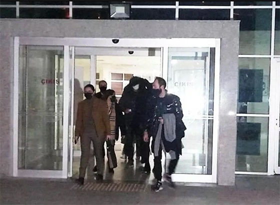 Ελεύθερος χωρίς περιοριστικούς όρους αφέθηκε ο αστυνομικός που είχε συλληφθεί τη Δευτέρα στην Αδριανούπολη, καθώς και η σύντροφός του