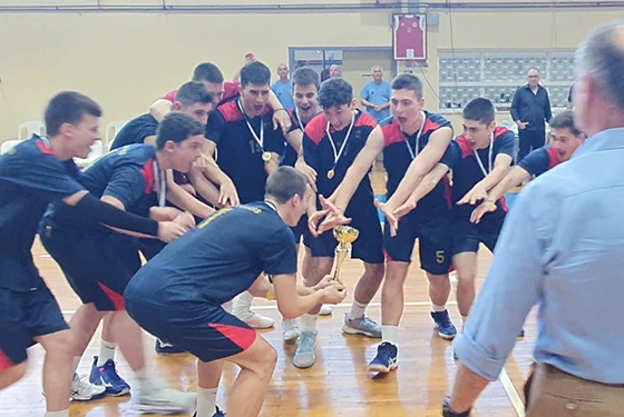 Έξαλλοι πανηγυρισμοί των παιχτών του ΓΕΛ κατά την απονομή