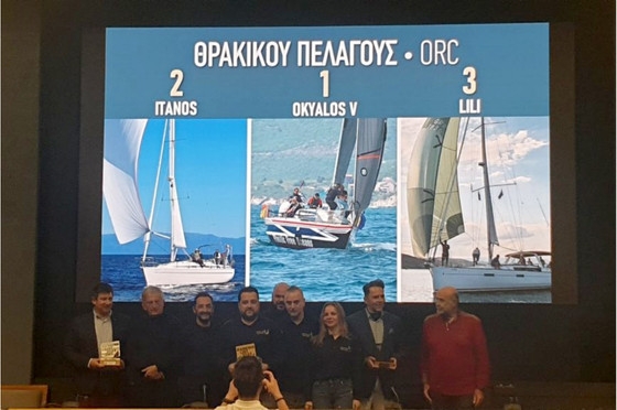 Ο κυβερνήτης Σιμσιρίκης Άγγελος και το πλήρωμα του ΩΚΥΑΛΟΣ V