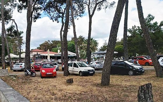 Το Πάρκο Προσκόπων στην Αλεξανδρούπολη, είναι για όλους και όχι για αυτοκίνητα. 