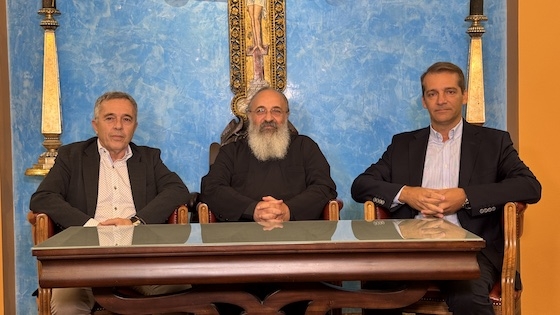 Στιγμιότυπο από τη συνέντευξη τύπου: (από αριστερά) Βαγγέλης Ρούφος (Διοικητής ΠΓΝΑ), Πατέρας Κωνσταντίνος (εκπρόσωπος Μητρόπολης), Χρήστος Χατζηπαππάς (Πρέοδρος Ιατρικού Συλλόγου Έβρου) Στιγμιότυπο από τη συνέντευξη τύπου: (από αριστερά) Βαγγέλης Ρούφος (Διοικητής ΠΓΝΑ), Πατέρας Κωνσταντίνος (εκπρόσωπος Μητρόπολης), Χρήστος Χατζηπαππάς (Πρέοδρος Ιατρικού Συλλόγου Έβρου)