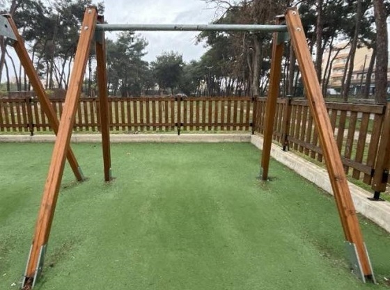 Οι κούνιες στο Πάρκο Προσκόπων της Αλεξανδρούπολης, αφαιρέθηκαν προσωρινά για λόγους ασφαλείας.