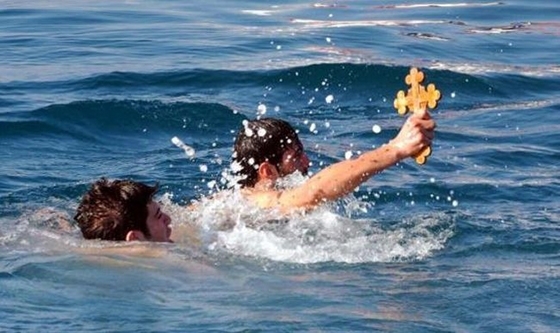 Έθιμα και παραδόσεις, που έχουν τις ρίζες στο βάθος των αιώνων, αναβιώνουν κάθε χρόνο , στις 6 Ιανουαρίου.