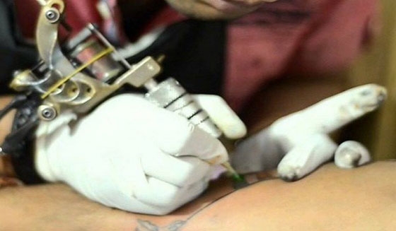 Συνελήφθη "τατουατζής" στην Αλεξανδρούπολη για παράνομο στούντιο δερματοστιξίας