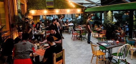 Κορονοϊός: Καθιστή... διασκέδαση από αύριο - Τι ανακοίνωσε ο Χαρδαλιάς