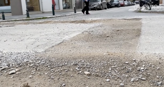 Ζαμπούκης προς ΔΕΔΑ: Δεν είναι δυνατόν ο κεντρικός δρόμος να έχει αυτή την απαράδεκτη εικόνα