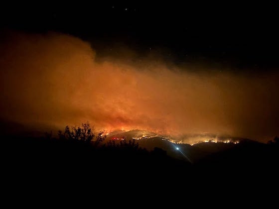 Μαίνεται η φωτιά στη Ρούσα Σουφλίου – Ενισχύθηκαν οι δυνάμεις με 148 πυροσβέστες και 5 εναέρια μέσα (video)