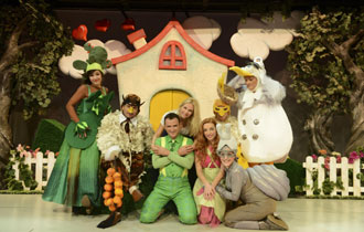 Η θεατρική παράσταση είναι βασισμένη στα παραμύθια της Μαρί Κυριακού 