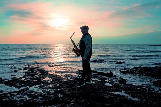 Ο Κωνσταντίνος Κάλλιας διασκευάζει το αγαπημένο τραγούδι του Bryan Adams "Everything I do, Ι do it for you"!
