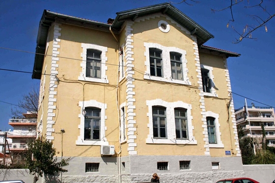 Αλεξανδρούπολη: Στο προσκήνιο ξανά το ξεχασμένο ιστορικό κτήριο της Καραολή & Δημητρίου 