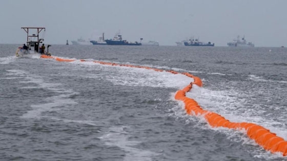 Πλωτός φράχτης 2,7 χλμ. στο Αιγαίο για να σταματήσει η ροή μεταναστών 