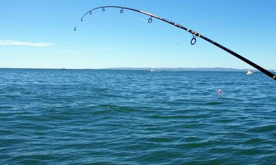 Λιμεναρχείο Αλεξανδρούπολης: Απαγορεύεται το ψάρεμα σε χώρους λουομένων