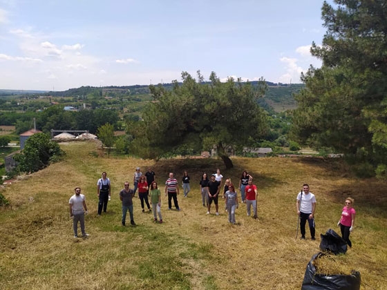 Η εθελοντική ομάδα του Δήμου Διδυμοτείχου "αποΔίΔω" καθάρισε τον χώρο δίπλα στον πύργο της Βασιλοπούλας