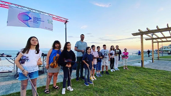 H Αλεξανδρούπολη «πλημμύρισε» από νότες!(video)