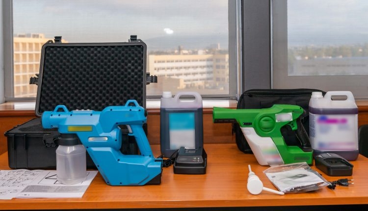 ΕΛ.ΑΣ: Υγειονομικό υλικό στις Υπηρεσίες της ΑΜΘ - Παρέλαβαν μάσκες & συσκευές ηλεκτροστατικού ψεκασμού 