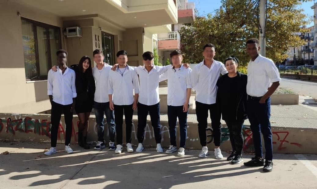 Εφτά ασυνόδευτα προσφυγόπουλα έκαναν παρέλαση στην Αλεξανδρούπολη 