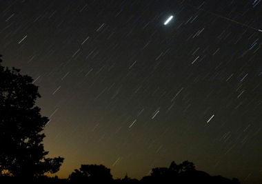  Οι Περσείδες θα πέφτουν στη Γη με συχνότητα 100 την ώρα.