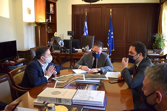 Στιγμιότυπο από τη συνάντηση στο Υπουργείο με τον Υφυπουργό και τον Βουλευτή Έβρου Χρήστο Δερμεντζόπουλο