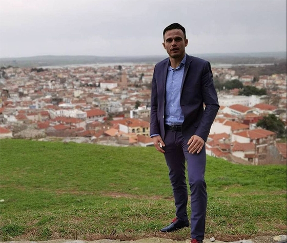 Ο Γεώργιος Σίσκος, Αστυνομικός στην Αλεξανδρούπολη έγινε ο ήρωας του 2χρονου κοριτσιού που έπεσε από μπαλκόνι.