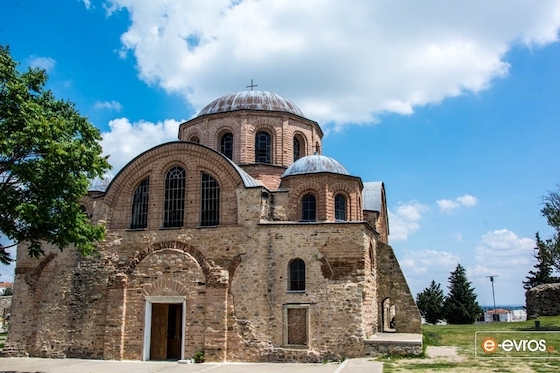 Στον προαύλιο χώρο της Παναγίας Κοσμοσώτειρας, εκεί όπου η ιστορία συναντά την τέχνη!