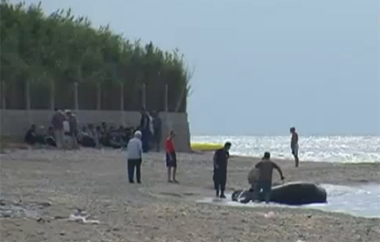 20 σε φουσκωτή βάρκα και 3 εντός της θάλασσας.