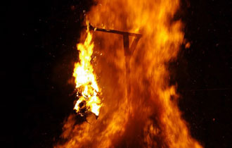 Στο παρελθόν η Μητρόπολη της Αλεξανδρούπολης έχει επισήμως δηλώσει την αντίθεσή της με την τήρηση του συγκεκριμένου εθίμου.