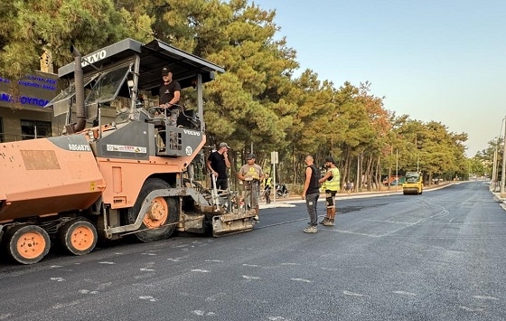 Τέλος στην ταλαιπωρία διερχομένων, με την ασφαλτόστρωση της οδού Αγίου Δημητρίου στην Αλεξανδρούπολη.