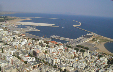 Εισροή υδάτων στη φουσκωτή λέμβο, στην οποία επέβαιναν.