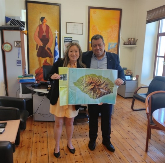 Σκοπός της συνάντησης ήταν η συζήτηση και η ανταλλαγή απόψεων σχετικά με διάφορα θέματα, που απασχολούν το νησί και τον Δήμο.