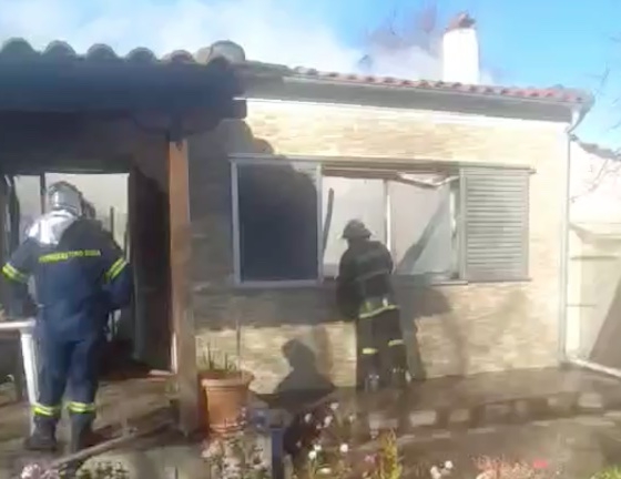 Ευτυχώς, η ηλικιωμένη σύζυγός του δεν βρισκόταν στο σπίτι, καθώς είχε μεταβεί στην εκκλησία. 