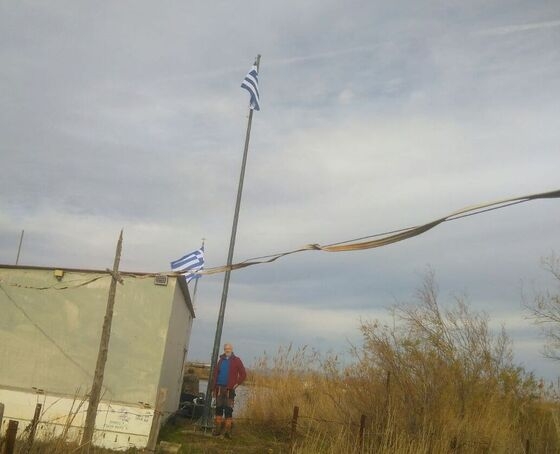 Θεόρατη ελληνική σημαία τοποθετήθηκε στο Δέλτα του Έβρου!