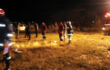 Μέλος της ομάδας διάσωσης βρήκε τον άτυχο νέο παγωμένο σε παρακείμενο χωματόδρομο.