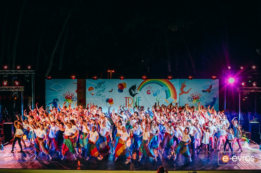 Φωτογραφικά κλικ από την παράσταση "True Colors" της σχολής Danse Passion (Orea Sonia)