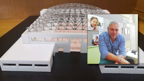 Ο κ. Μαστορόπουλος ζητά εξηγήσεις τόσο για το έργο του κλειστού γυμναστηρίου, όσο και για τη δική του απομάκρυνση από Αν. Διευθυντή. 