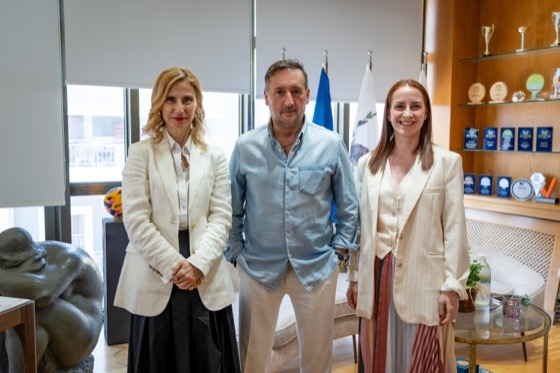 Ο δήμαρχος Αλεξανδρούπολης Γιάννης Ζαμπούκης με στελέχη του Ομίλου ΑΚΜΗ