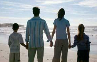 'Παγώνουν' τα οικογενειακά επιδόματα.