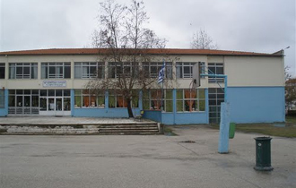 Μετά την υποβάθμιση δημοσίων υπηρεσιών, ακολουθεί και υποβάθμιση σχολικών μονάδων.
