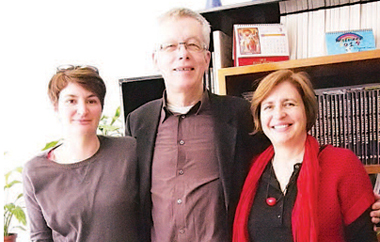 Δύο καθηγητές βρίσκονται στη Θράκη και διδάσκουν σε φοιτητές.