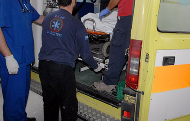 Στο χώρο έφθασε ψυχολόγος - διαπραγματευτής της αστυνομίας αλλά και η πυροσβεστική.