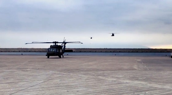 Άρχισαν να καταφτάνουν τα πρώτα ελικόπτερα.