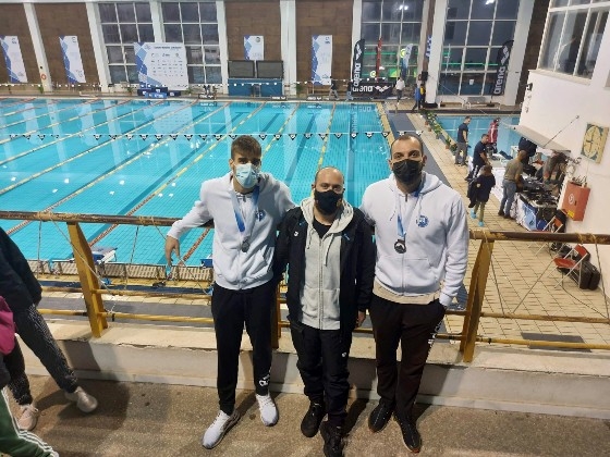 Ο Κούγκουλος Αναστάσιος και ο Παπαδόπουλος Χρήστος μαζί με τον προπονητή τους κ. Χατζηπέτρου Κωνσταντίνος.